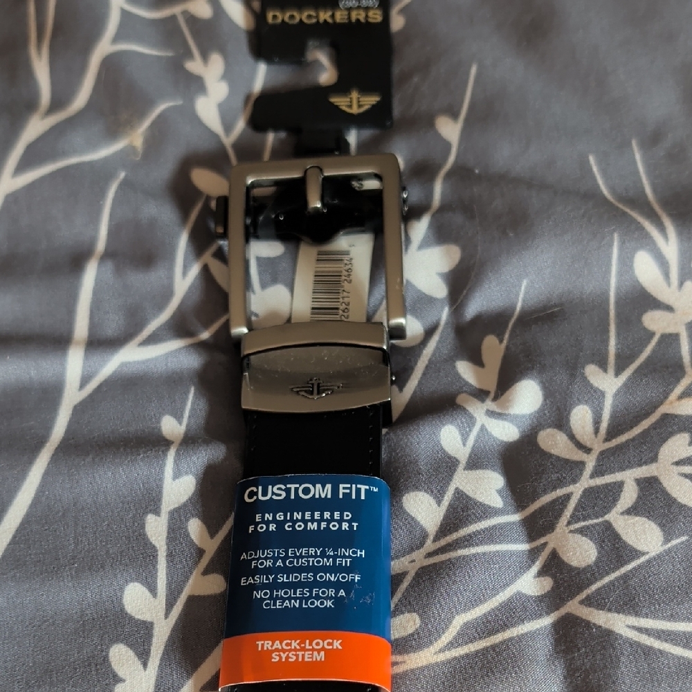 NWT Dockers 30/32 Track Lock System Black Belt